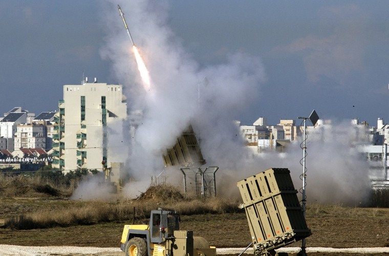 Quân đội Israel đã quyết định triển khai hệ thống phòng không Iron Dome (vòm sắt) tại khu vực ngoại ô Jerusalem trong bối cảnh Mỹ đang vận động sự ủng hộ cả trong và ngoài nước về quyết định can thiệp quân sự vào Syria. Tuy không nói rõ việc triển khai Iron Dome ở khu vực này nhằm mục đích gì nhưng hành động của Israel được ngầm hiểu là nhằm đối phó với các cuộc tấn công từ Syria trả đũa việc Mỹ tấn công nước này.